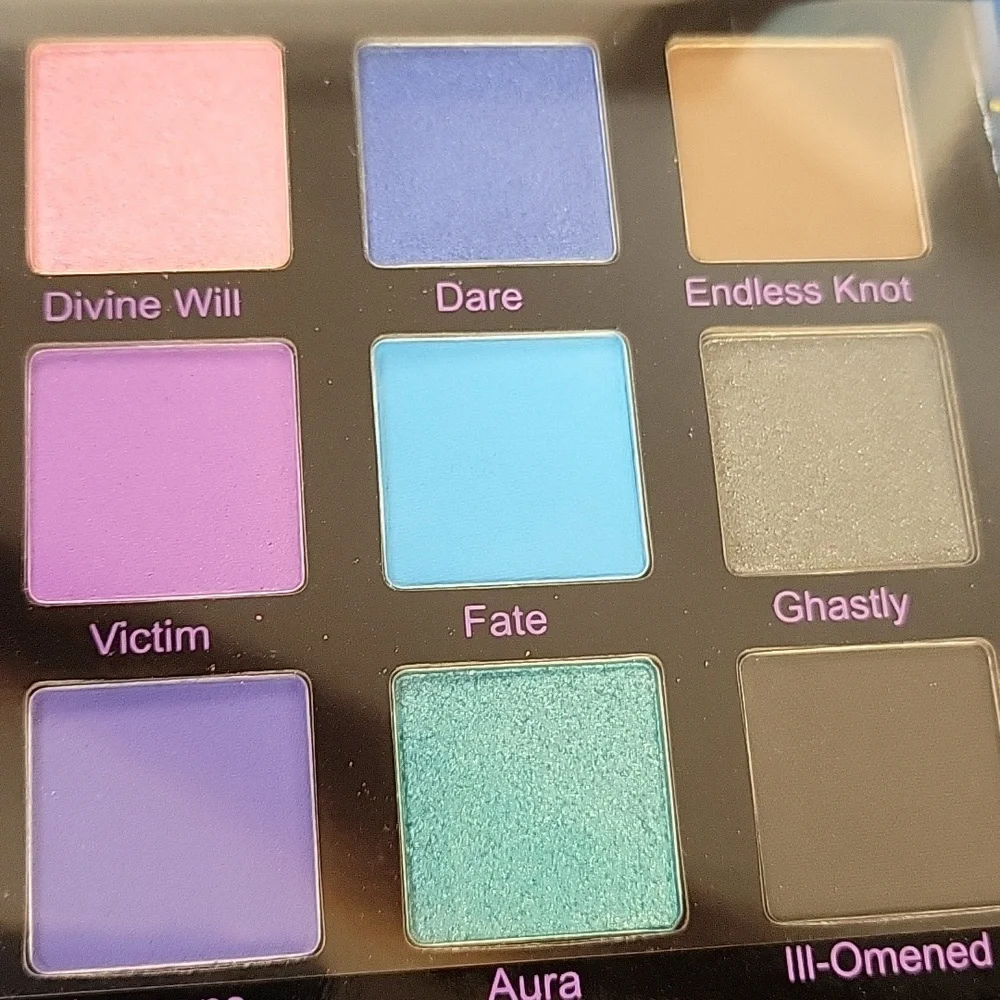 Karma Eyeshadow Palette 18 Colors New